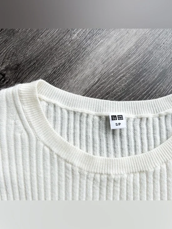 Uniqlo cream merino wool short sleeve sweater - Picture 3 of 11